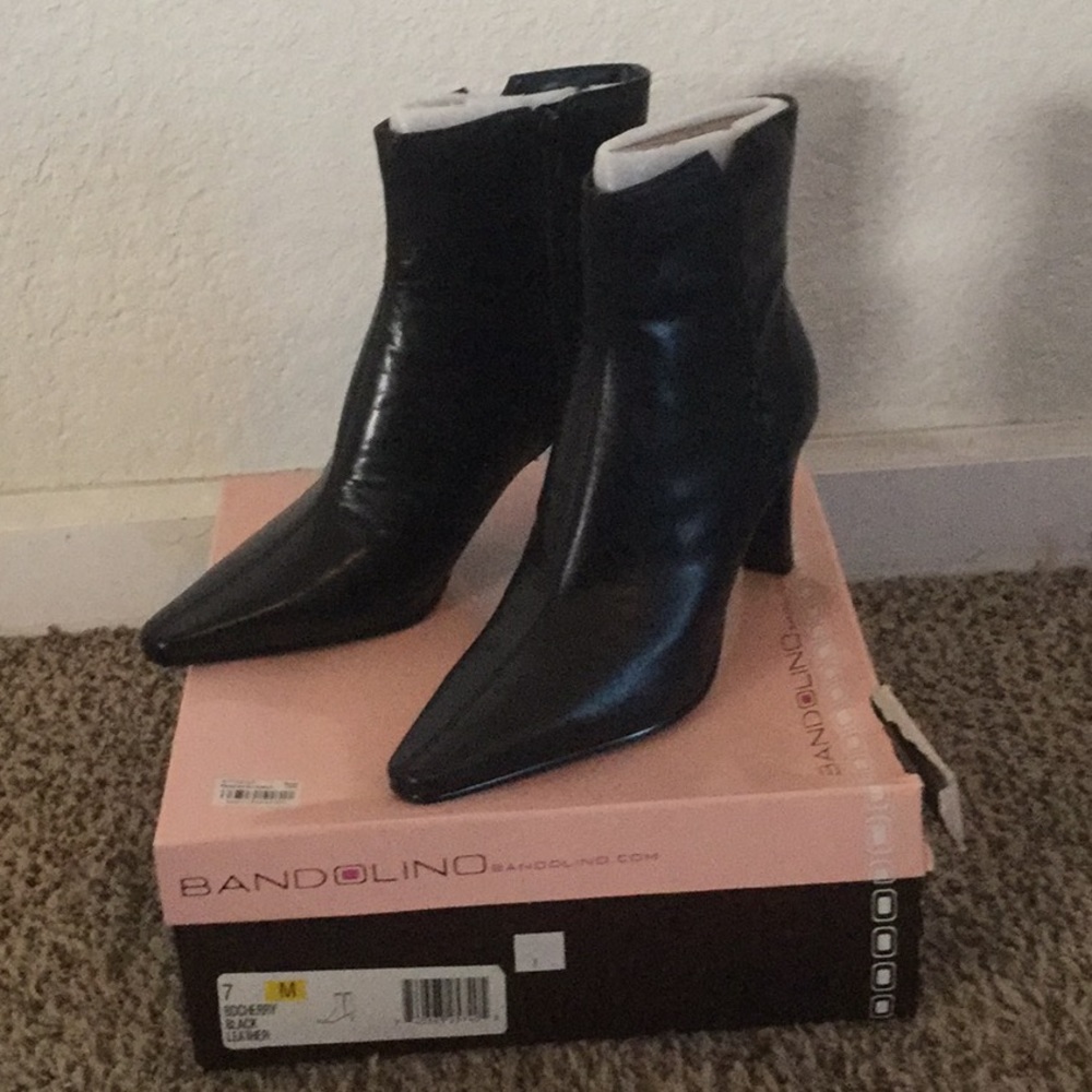 BRAND NEW never worn Bandolino Ankle Bootie